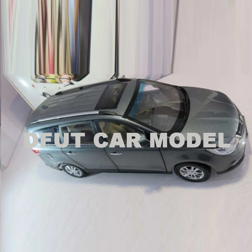 Масштаб 1:18 BAOJUN 730 Модель литья под давлением металлический сплав модель