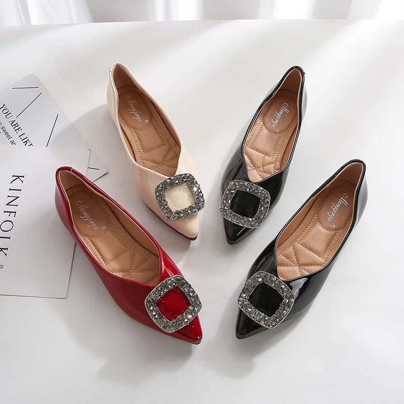 Балетки женские из лакированной кожи заостренный носок лоферы без застежки