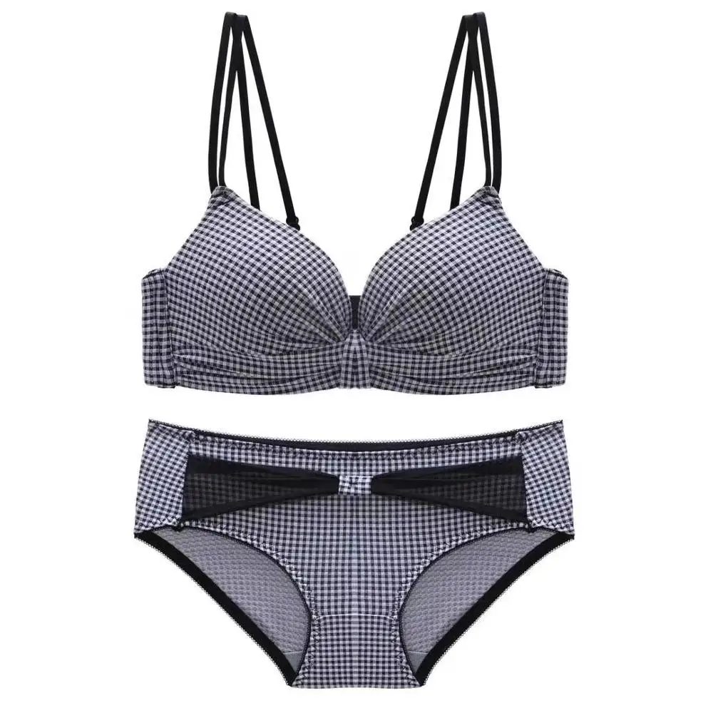 

Комплект женского нижнего белья с бюстгальтером без косточек и трусиками