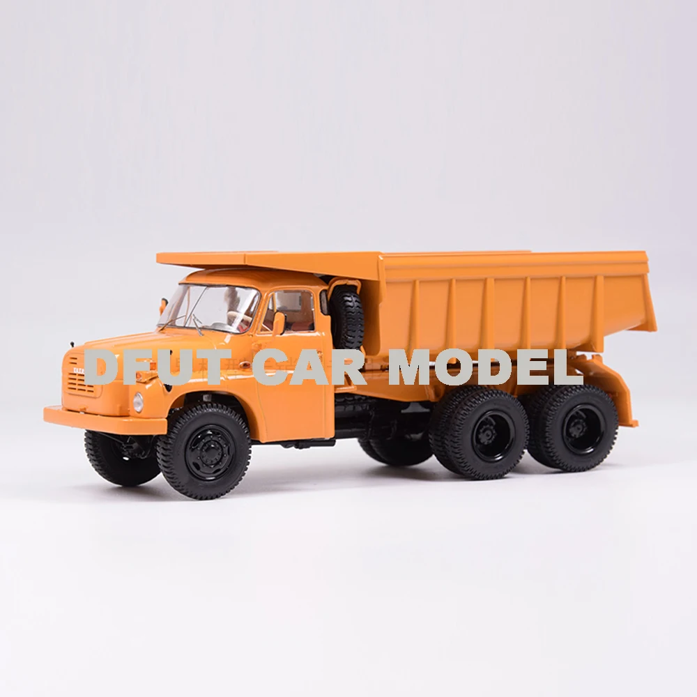 Модель автомобиля игрушечного из сплава в масштабе 1:43 с Советским