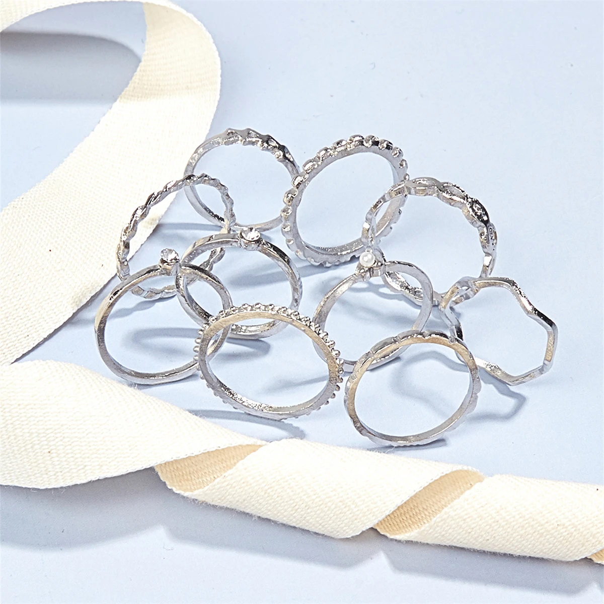 

Trendy Geometric Mix and Match Sweet Cool Style Ring Set Simple Twist Inlaid Pearl Ring 10-Piece Set anillo joyas de mujer