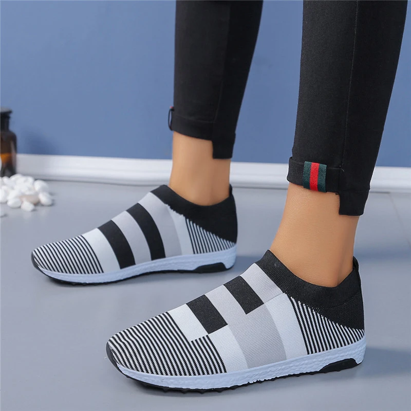 

Women's Vulcanized Shoes Comfortable Breathable Women Platform Sneakers Fashion Light Running Shoes Casual Socks Sport Shoes 43