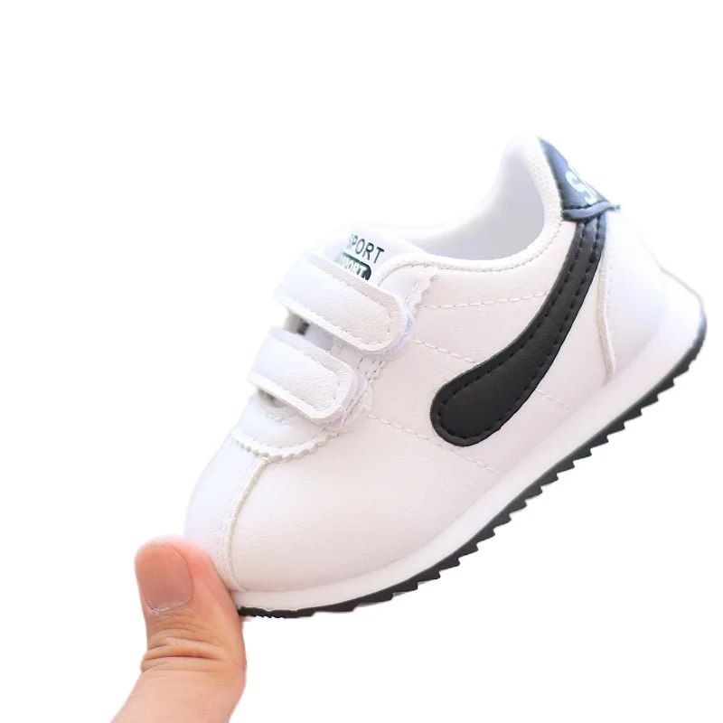 

Кроссовки кожаные на плоской подошве для девочек и мальчиков