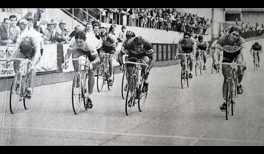 Велосипедная езда 1975 фотография Merckx атакует снова! Классические картины на