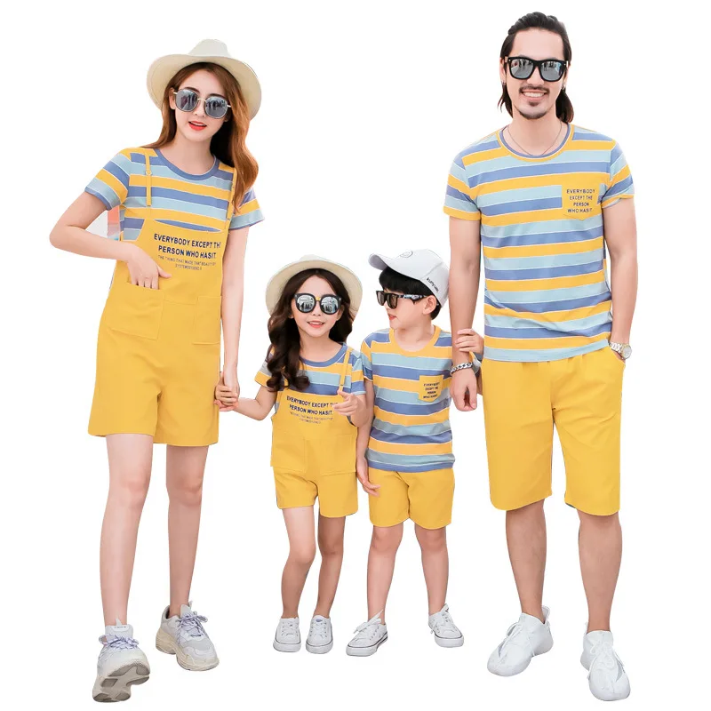 

Summer Family Matching Outfits Mother Daughter Dresses Family Look Dad and Son Matching T-shirt &Shorts Matching Couple Outfits