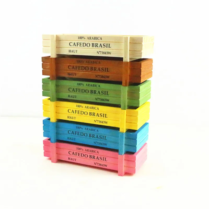 Античный горшок для садового растения деревянный стол разное контейнер зеленые