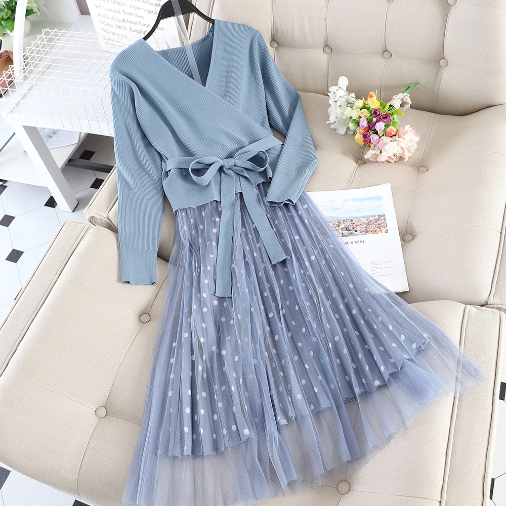 Женский комплект из двух предметов Однотонный свитер с поясом и юбка в горошек