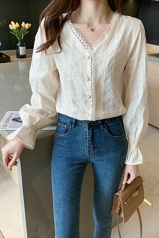 

New Long-sleeved Blouse V-neck Korean Stitching Embroidery Plus Size Leisure Tops Comfortable Casual Blouses Spring and Summer