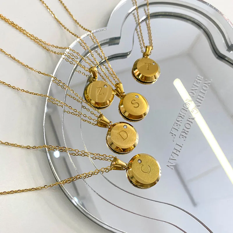 

Ожерелье Peri'sbox из нержавеющей стали золотистого толстого круглого кулона с инициалом для женщин модные ожерелья с буквами школьные подарки
