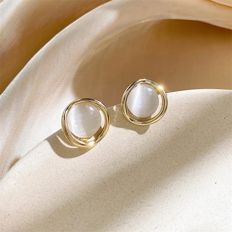 Женские длинные серьги гвоздики с кисточками цветком золотыми кристаллами