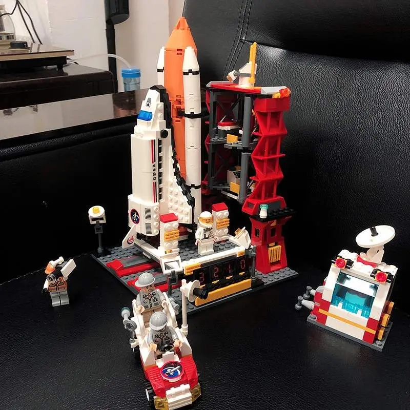 679 шт. Детский конструктор космический порт|Блочные конструкторы| |