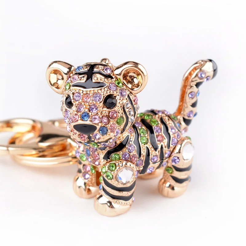 

Diamond-studded Three-dimensional Tiger Metal Keychain Ladies Bag Pendant Auto Accessories Creative Decoration Small Gifts