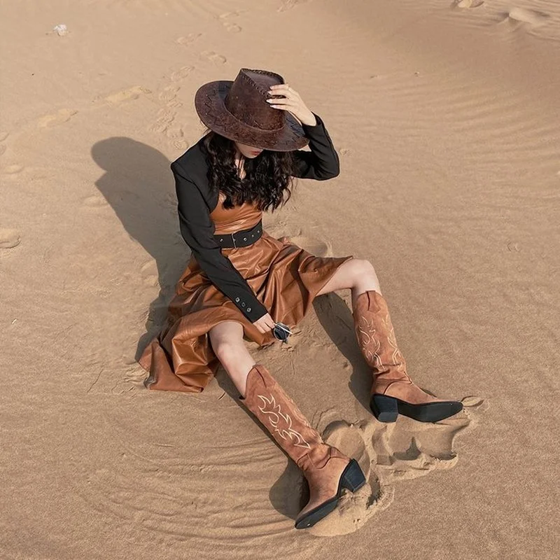 

Knee-high Women's Boots Long Platform Boot Embroidered Leather Riding Boot Western Cowboy Boots Chelsea Female Boot Thick Heels