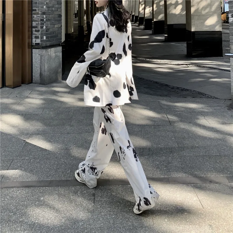 Стильный Корова кожа принтом и штанов с рисунком костюм Для женщин High End