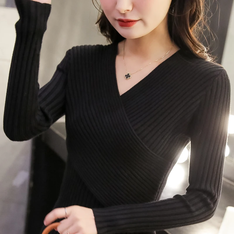 

Осенне-зимний пуловер с кулиской в длинной части женской версии свитера