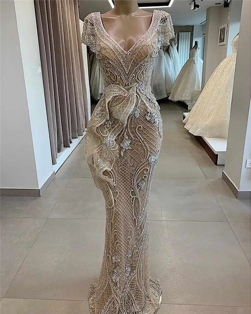 Роскошное винтажное вечернее платье цвета шампанского с кружевной аппликацией