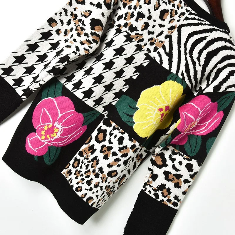 Модный вязаный свитер в стиле пэчворк с леопардовым принтом зеброй и цветами