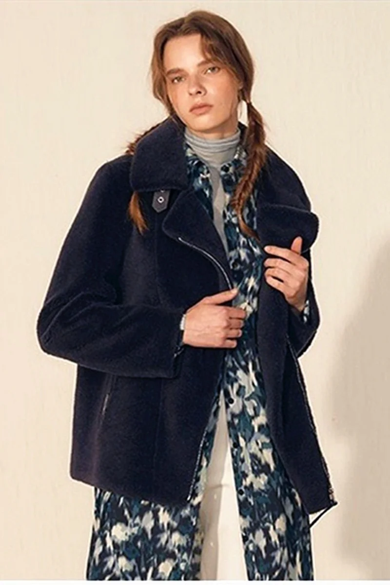 

Australian wool profile show thin coat female sheep skin to keep warm