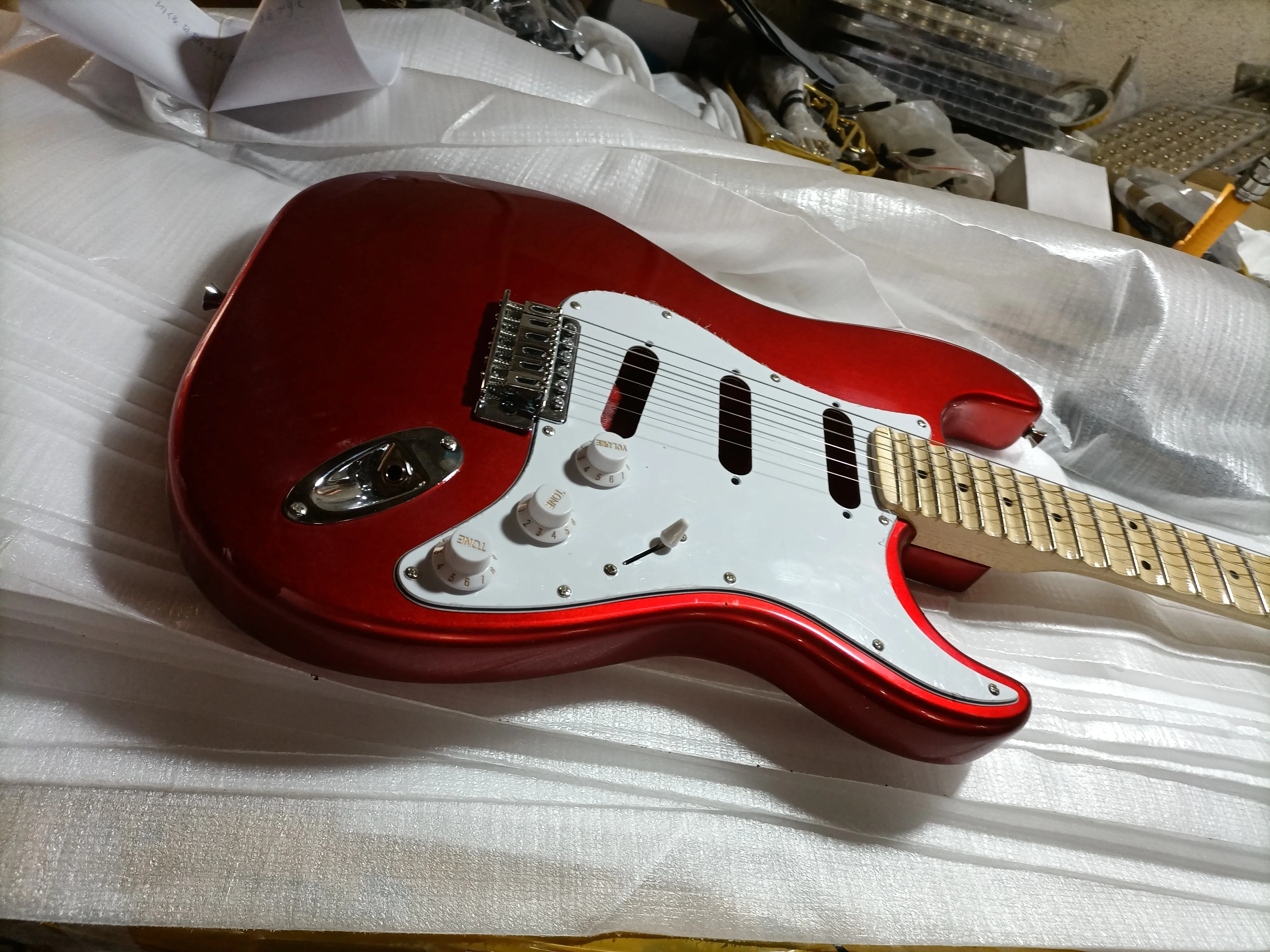 

Factory custom New scalloped fingerboard,big headstock Metallic apple red ST electric guitar Maple fingerboard 67 st