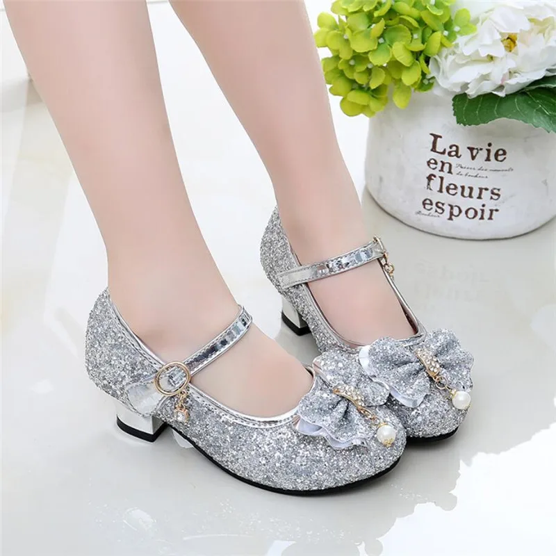 Детские кожаные туфли принцессы для девочек повседневные блестящие с цветами на