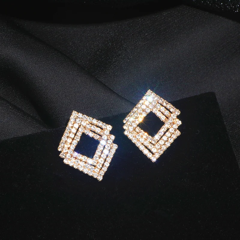 Новые модные корейские серьги гвоздики разы с геометрическими и квадратными