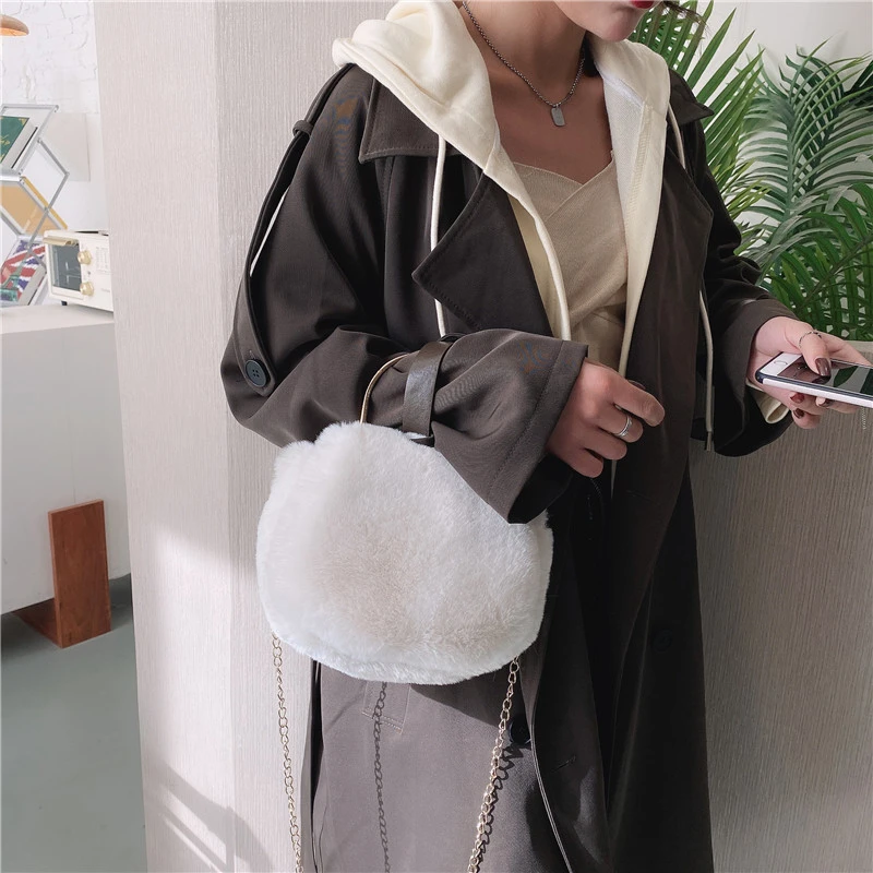 Soft Fluffy Flap Bag Metal Handle Plush Tote Bags For Women 2021 Furry Luxury Designer Handbag Chain Fur Shoulder Bags Small Sac