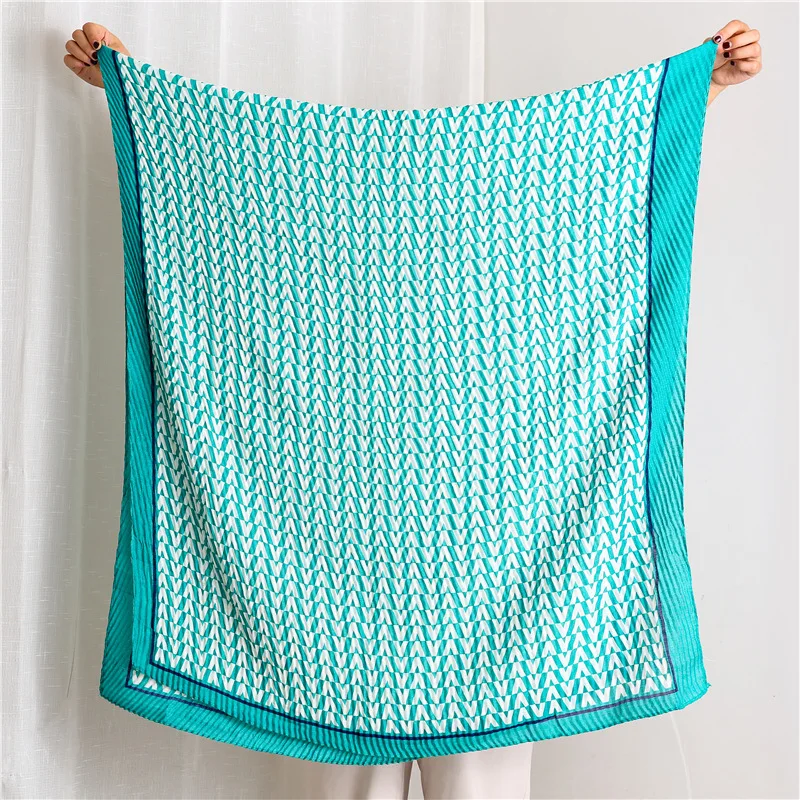 

2020 women Popular print silk scarves Luxury tourism Autumn and winter Fashion quality cotton material seaside sunscreen shawl