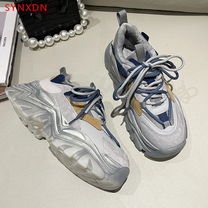 

Высококачественные дизайнерские женские кроссовки SYNXDN, удобные женские кроссовки на платформе, прогулочная обувь на массивном каблуке, но...