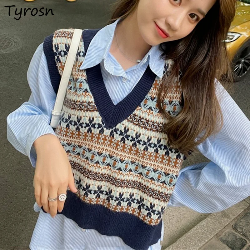 

Женский джемпер с V-образным вырезом, составного кроя