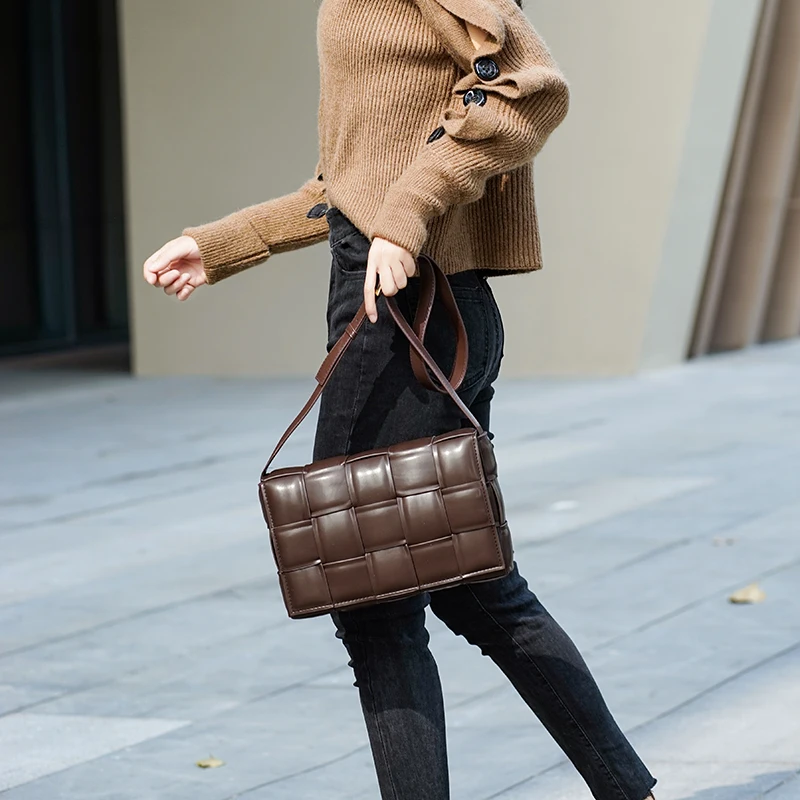 

2021 New Popular Bag Autumn and Winter Models Wild Hand-woven Bag Female Leather Pillow Bag Diagonal Shoulder Bag