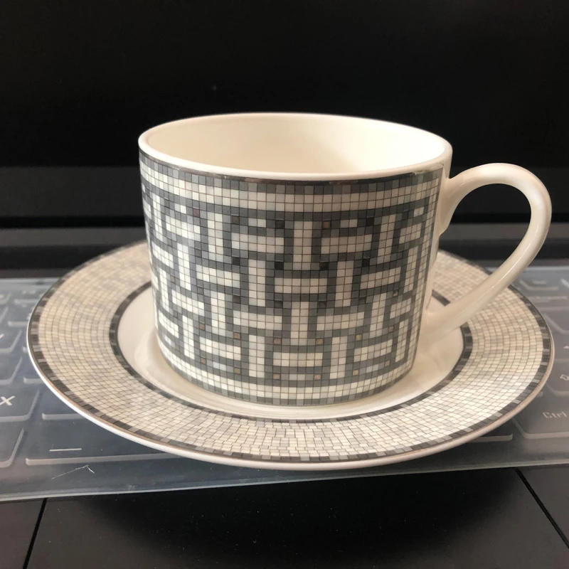 Кофейные чашки из костяного фарфора с блюдцами Высококачественная Европейская
