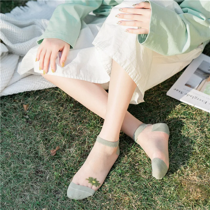 

Translucent Daisy Socks 5 Pair Breathable Outdoors Casual Socks for Women and Girls AC889