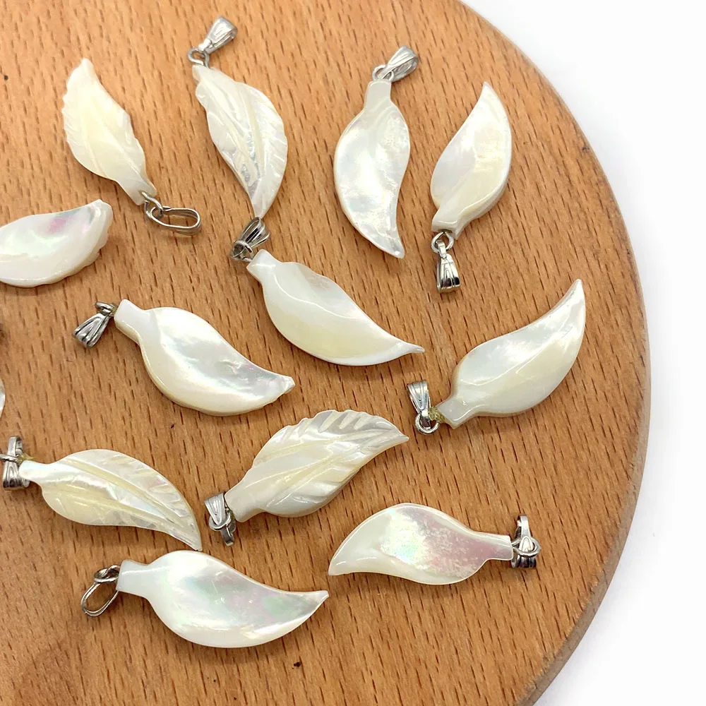 

5pcs/pack 10x30mm Size Natural Sea Shell Pendant Charms Leaf Shape Carving Process White Color DIY for Making Necklace Earrings