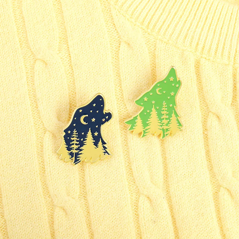 

Howling Woods Inlaid Pins Custom Wolf Head Woods Brooches Timbe Head Cartoon Animal Jewelry Gifts for Friends wolf head brooch