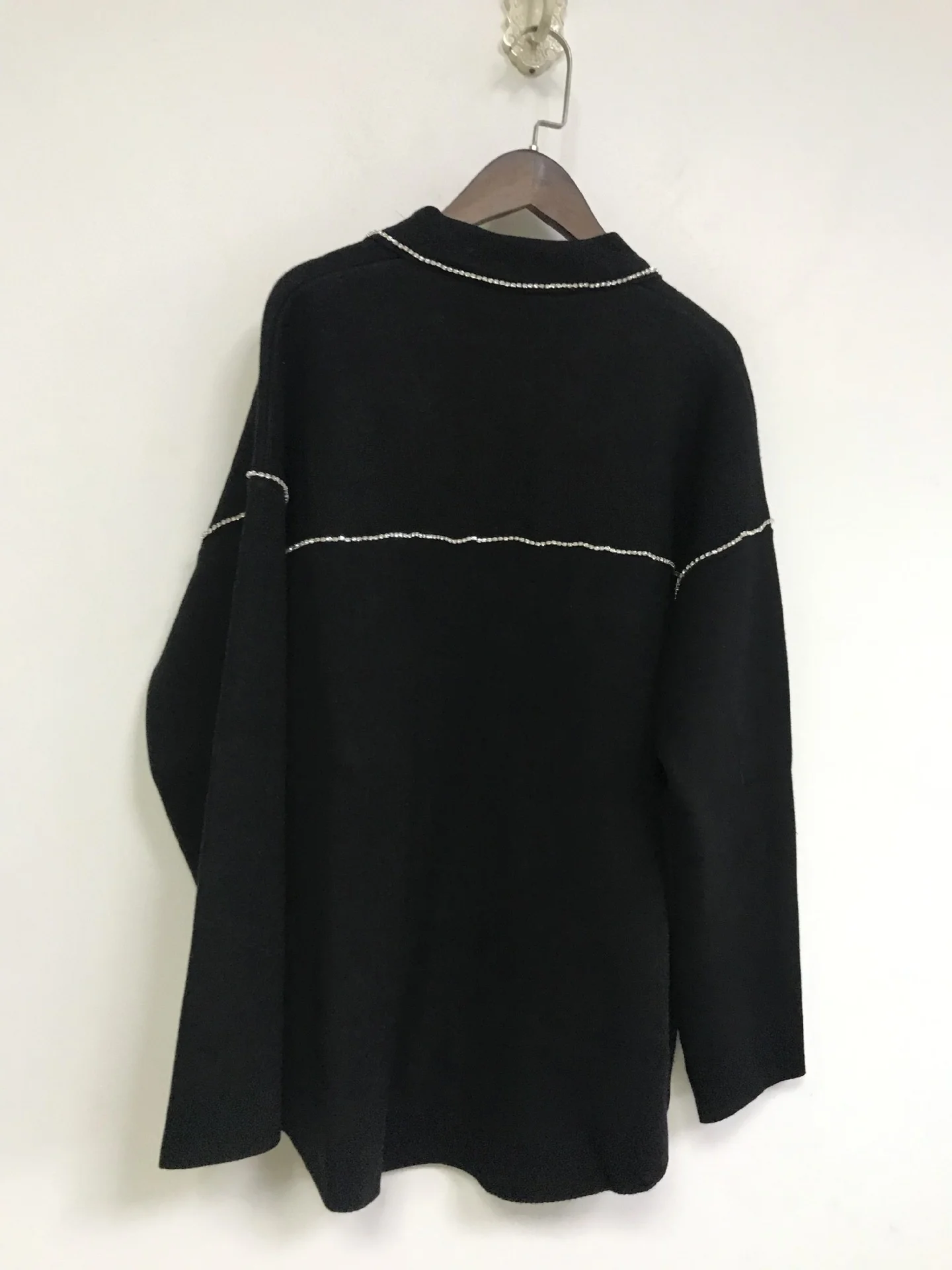 

Жакет женский трикотажный, с V-образным вырезом и пышными рукавами