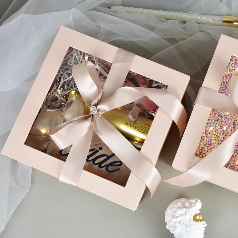 Квадратная подарочная картонная коробка в виде полумесяца для цветов подружки