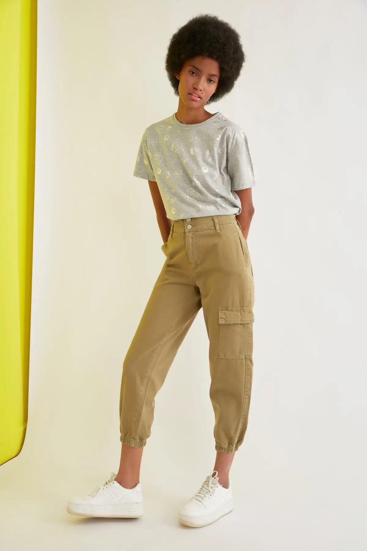 

Trendyol Beli Double Button High Waist Jogger Jeans TWOSS21JE0327