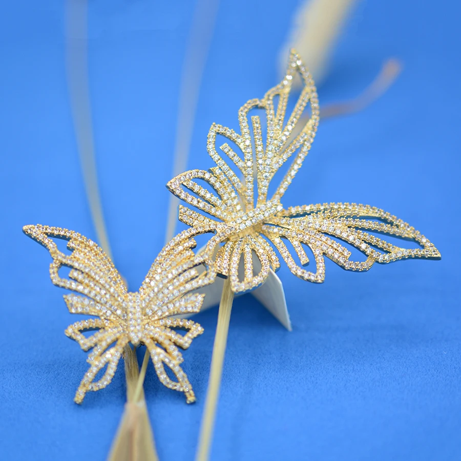 

OI Luxury Fashion Butterfly Shape Brooches Crystal Copper Corsage Suit Scarf Hat Pins for Women Girls Clothes Accessories Gifts