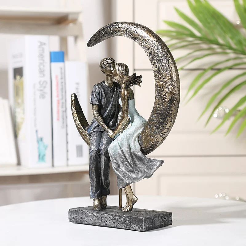 

Romantic Moonlight Couple Statue Resin Date Lovers Figurine Household Ornament Craft Valentine's Day Gift for Wedding Decor