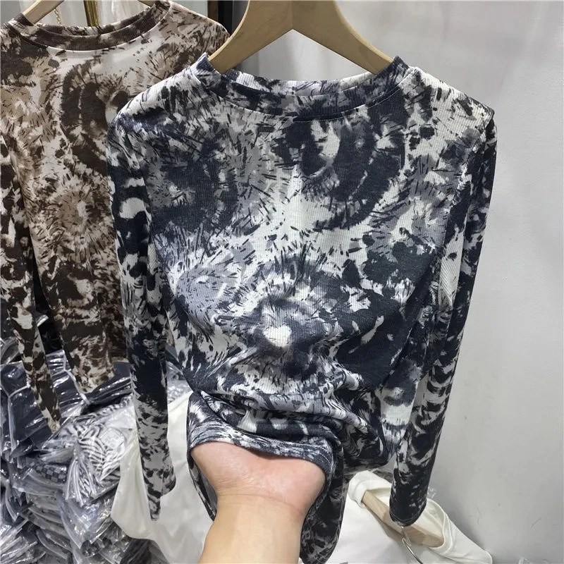 

Graffiti printed long sleeve T-shirt women's new bottomed t-Shirt Top P3 631