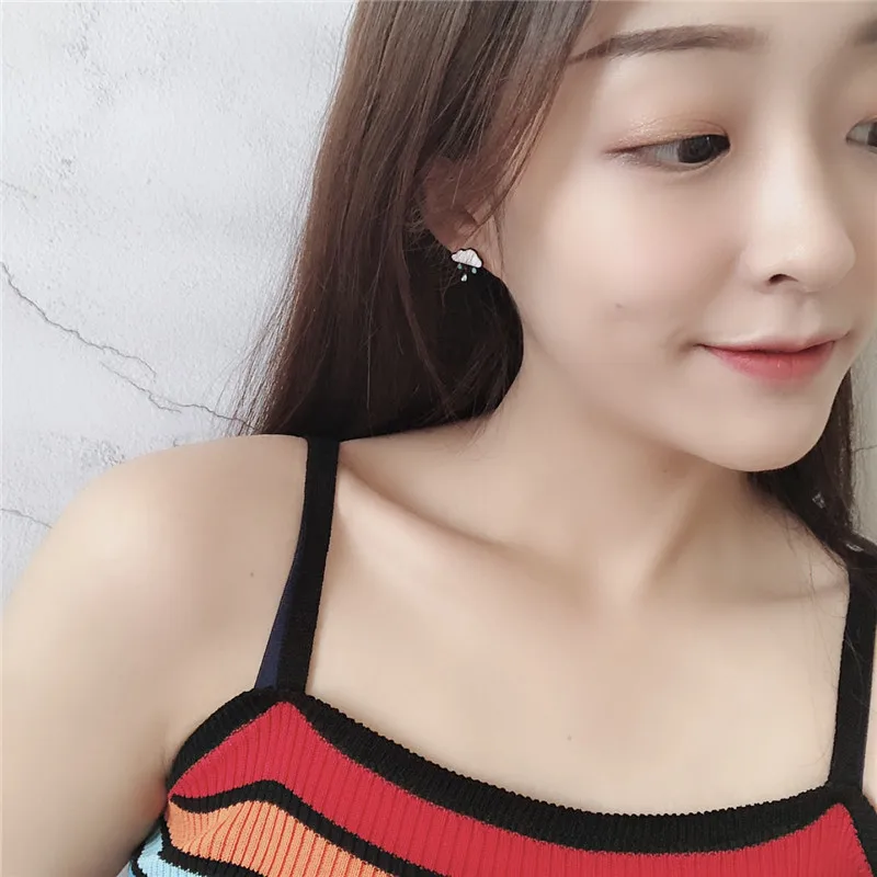 Модные популярные маленькие милые серьги гвоздики с изображением чистого и