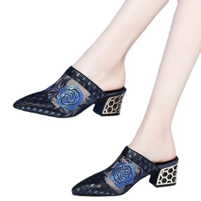 

Женские сетчатые шлепанцы с вышивкой, на высоком каблуке