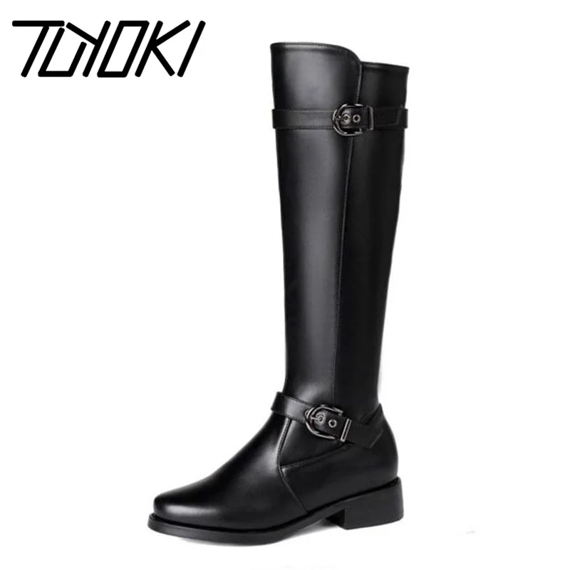 

Tuyoki Women Flat Boots Metal Buckle Fashion Knee High Boots Round toe Fur Winter Warm Ridding boots Ladies Footwear Size 34-43