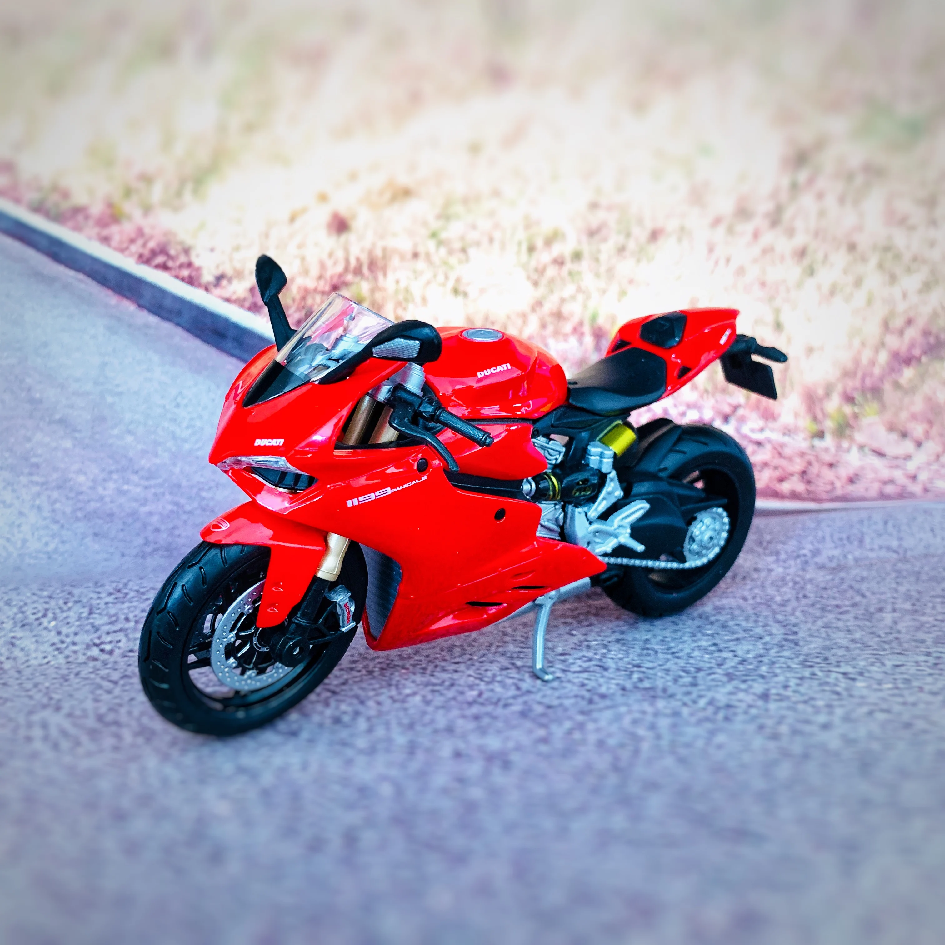

Новая упаковка 1/12 от Mastio, модель мотоцикла Ducati 1199, украшение для автомобиля