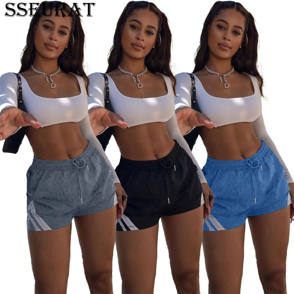 

SSEURAT New Summer Women Striped Print Shorts Fashion Classic Short Pants 3 Colors
