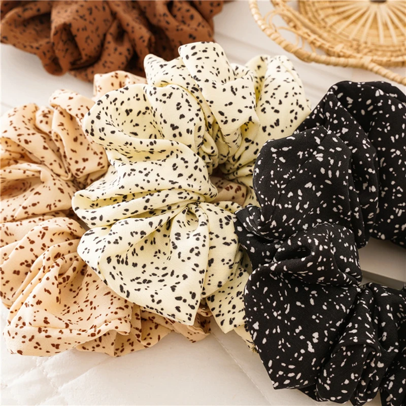 

Ladies fashion little leopard print face wash large intestine circle all-match coiled hair rope headdress tie tie hair headband