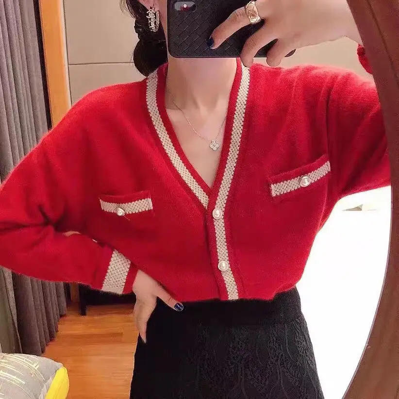 

2021 New Year's fragrance V-neck color matching pearl button scarlet knitting cardigan with sweater women's short coat