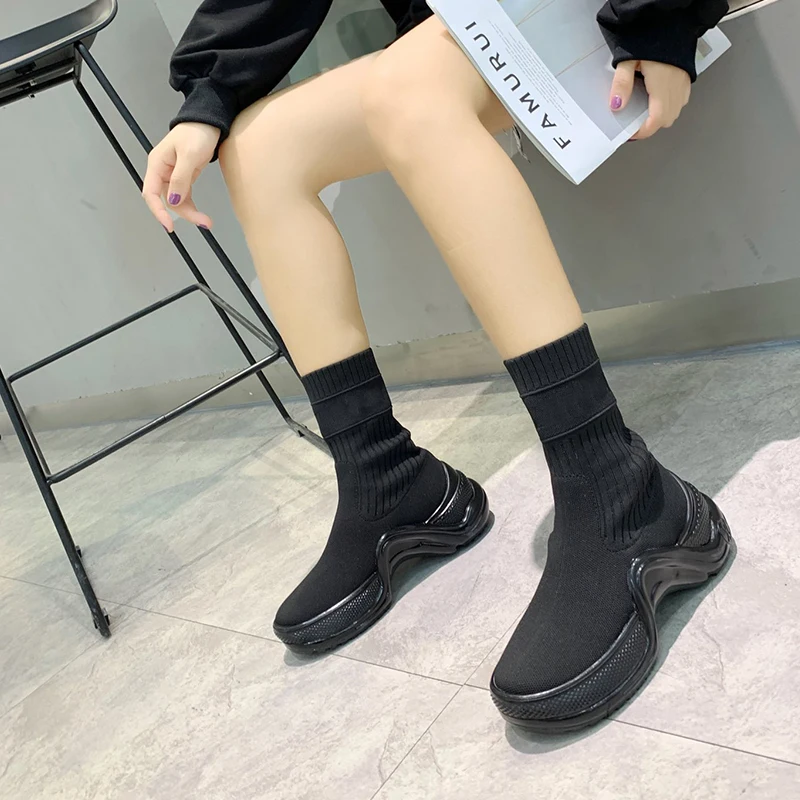 Koop Franse 2021 Nieuwe Mode Gebreide Geborduurd Martin Laarzen Dikke Zolen Zwarte Sokken Laarzen Casual Schoenen Vrouwen Herfst Laarzen