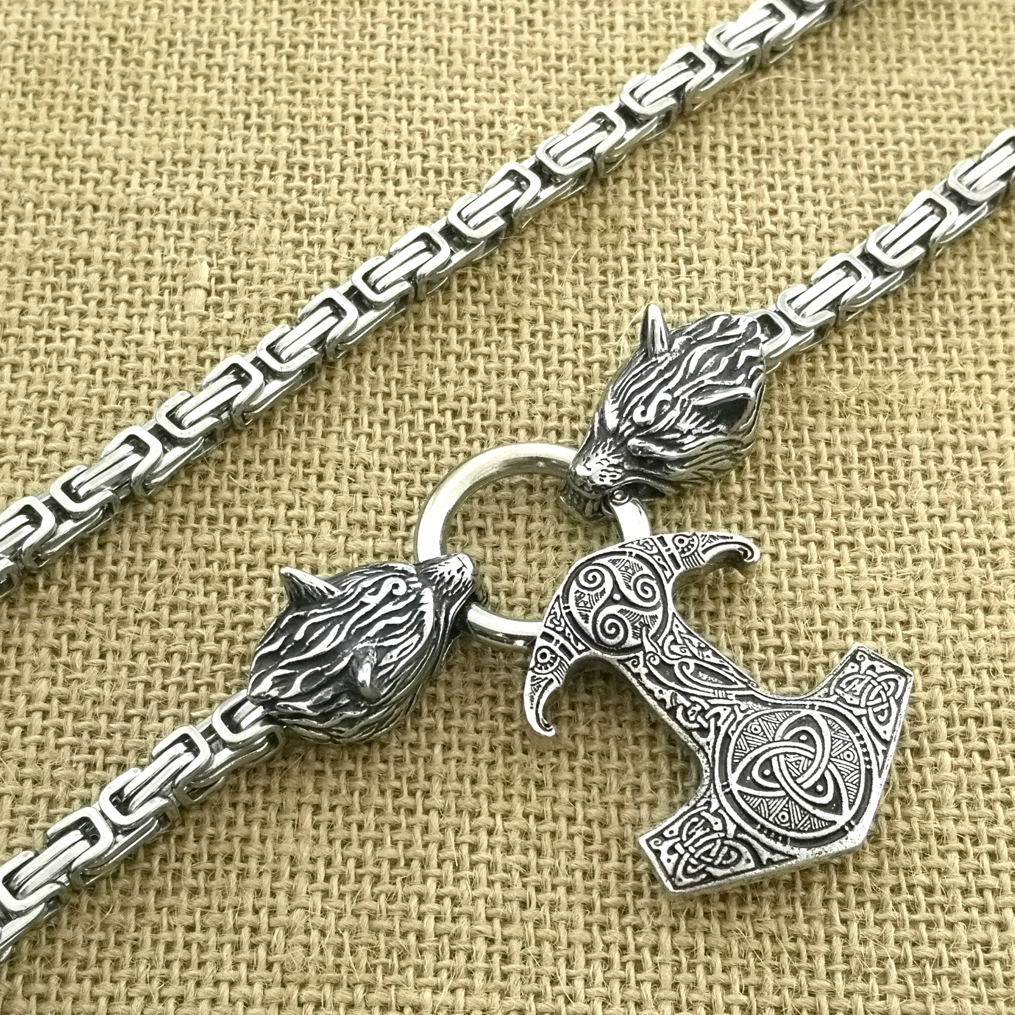 

Viking Stainless Steel Wolf Head King Chain Necklace Nordic Male and Ladies Amulet Thor's Hammer Pendant Necklace Viking Jewelry