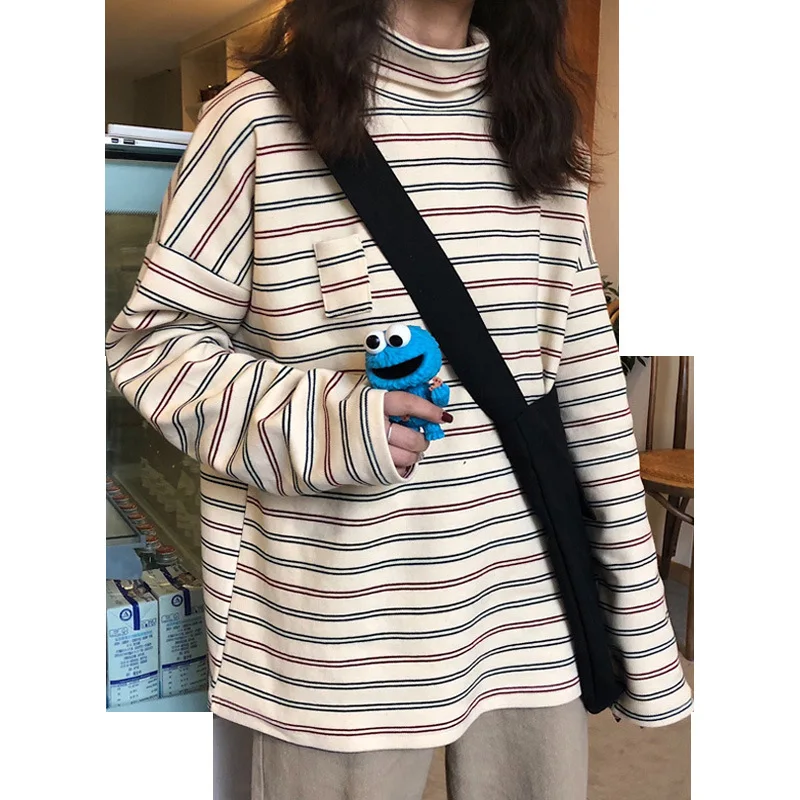 

A T-shirt with long sleeves and t stripes. New Korean version 2020 loose half-height collar 100 tie base